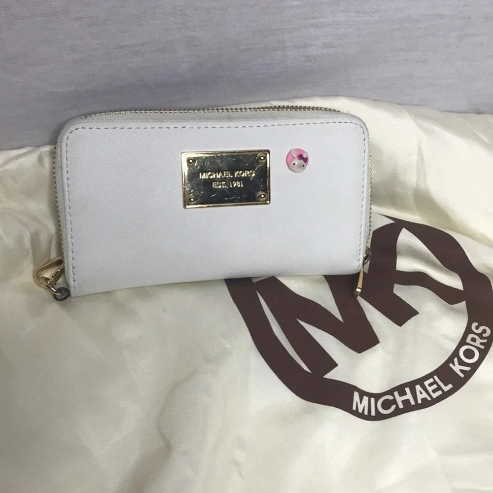A1) Michael Kors Clutches Wristlet Removable Strap
